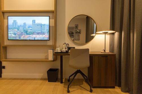 room detail thumbnail 1