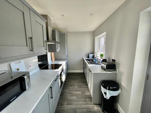 廚房, 76平方米3臥室獨立屋 (阿什比德拉祖什) - 有1間私人浴室 (Silver Stag Properties, 3 BR House in Ashby) in 阿什比德拉祖什