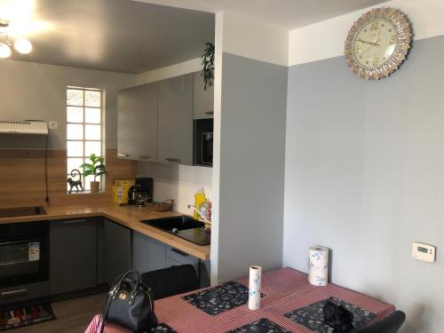 Big Duplex Close to Orly Airport and RER C or D in Juvisy