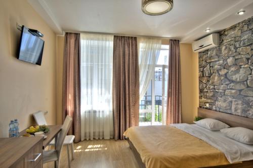 Golden Gate Inn - image 2