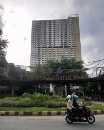 Royal Bed - Royal Sentul Park Apartment