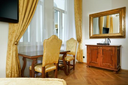 Charles Bridge Palace - image 14