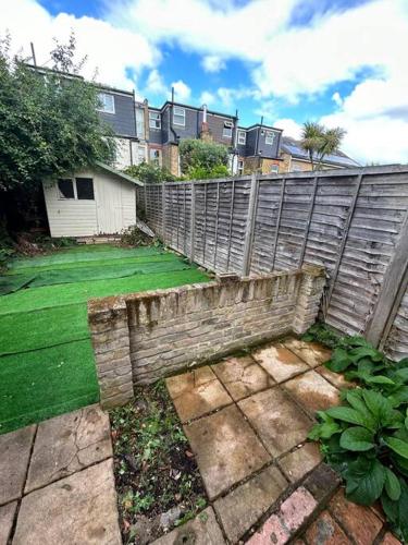 Large studio flat with garden