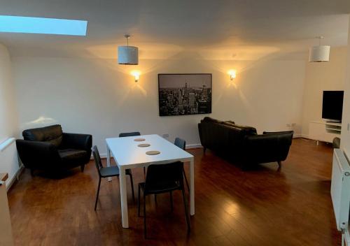 Picture of Wokingham - Large 2 Bedroom Apartment