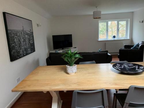 Picture of Wokingham - Large 2 Bedroom Apartment