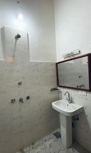 Bathroom, Bardia Eco Friendly Homestay in Thakudwara