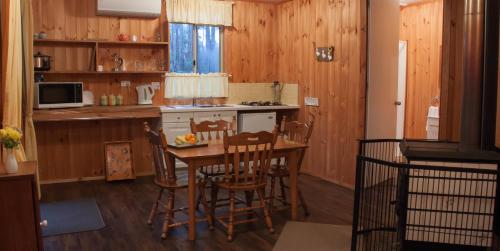 บริการและสิ่งอำนวยความสะดวก, บาลิงอัพ ไฮทส์ ฮิลล์ท็อป ฟอเรสต์ คอตเทจ (Balingup Heights Hilltop Forest Cottages) in บาลิงอัป