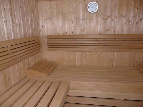 Chalet de 4 chambres avec sauna balcon amenage et wifi a Les Belleville a 2 km des pistes