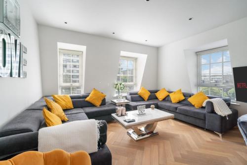 Elegant 3-Bedroom Penthouse in Marble Arch 70, Londres (foto 2)