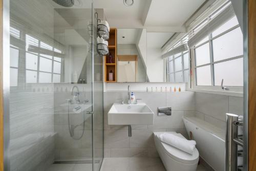 Elegant 3-Bedroom Penthouse in Marble Arch 70, Londres (foto 6)