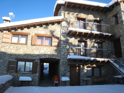 A szálláshely kívülről, Ca l'Escola in Lles de Cerdanya