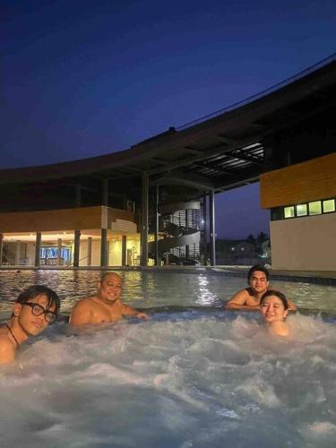 Beach Hive Seafront Residences Villa in San Juan Batangas in บาทางกัส