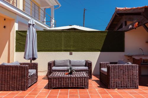 Retiro da Atafona Beach Pool House Yellow in Murtosa