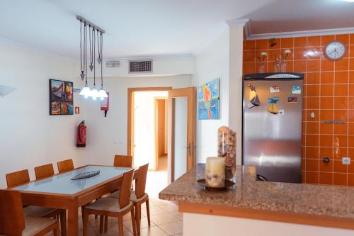 Retiro da Atafona Beach Pool House Yellow in Murtosa