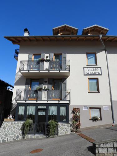 Aparthotel Dolomites Living&Relax in 38020 Commezzadura