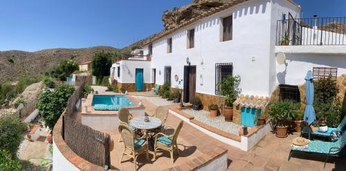 B&B Oria - A tranquil mountain escape, casa particular, exclusive accommodation, private pool and terraces - Bed and Breakfast Oria