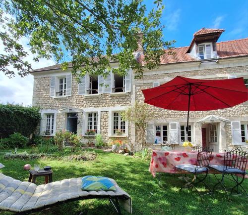 Exterior view, Avenue du Chateau in Saint-Just