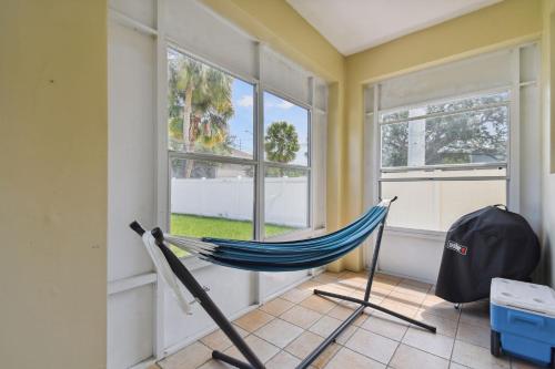 Tampa "Good Times" Private Large House With GameRoom - Sleeps 12, 4bdr, 3bth, Great Location, Quiet Community, Backyard Tampa "Good Times" Private Large House With GameRoom - Sleeps 12, 4bdr, 3bth, Great Location, Quiet Community, Backyard