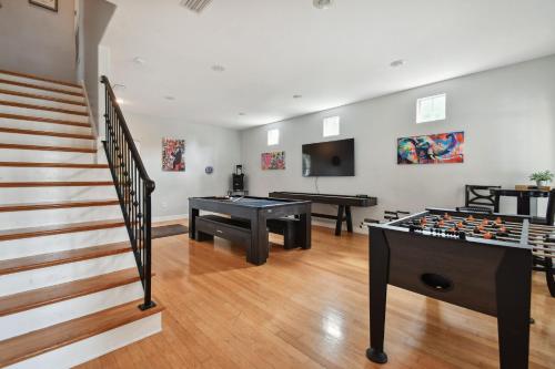 Tampa "Good Times" Private Large House With GameRoom - Sleeps 12, 4bdr, 3bth, Great Location, Quiet Community, Backyard Tampa "Good Times" Private Large House With GameRoom - Sleeps 12, 4bdr, 3bth, Great Location, Quiet Community, Backyard