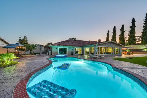 Luxury Bonita Family Home with Private Pool and Spa