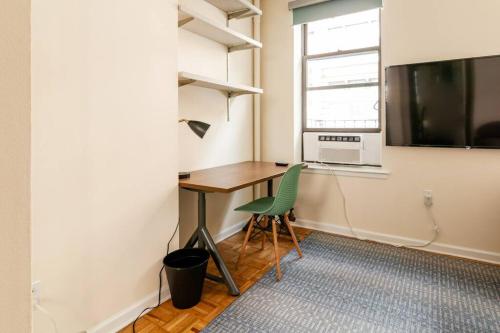 ✪ Large 2 Bedrooms ✪ Queen Beds ✪ Work Stations, New York (photo 2)