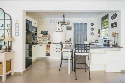 Villa Cava - Welkeys in Baie-Mahault