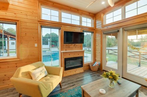 Tree-Lined Cabin with Deck about 11 Mi to Lake Whitney! in Whitney, USA
