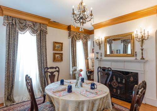 1840s Carrollton Inn