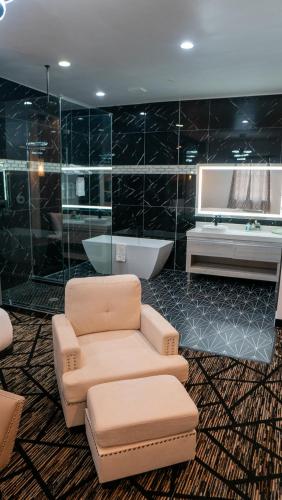 SureStay Hotel by Best Western Houston Southeast - 화장실