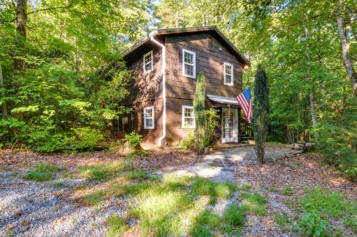 Lakemont Vacation Rental with Screened-In Porch! in Lakemont, USA