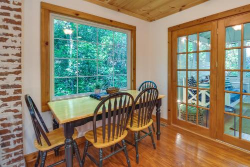 Lakemont Vacation Rental with Screened-In Porch! in Lakemont, USA