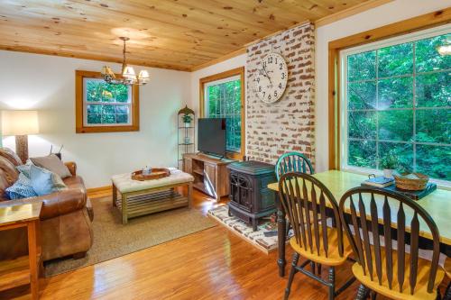 Lakemont Vacation Rental with Screened-In Porch! in Lakemont, USA