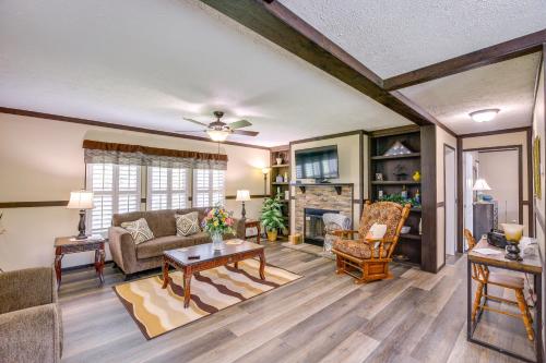 . Dog-Friendly Home w/ Mtn Views in Chilhowie!