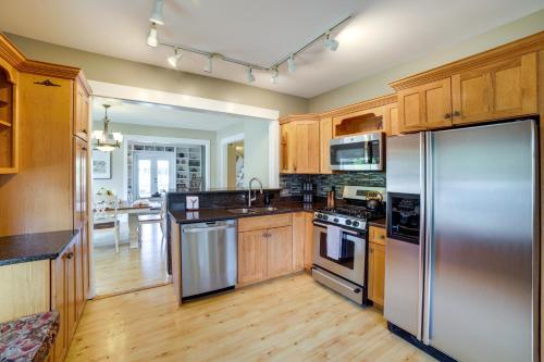 Charming Chesterton Home with Idyllic Location! in เชสเตอร์ตัน (IN)