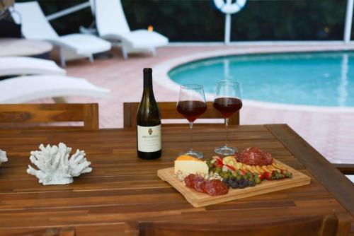 The Utopia Resort Dream Pool BBQ Outdoor Dining in Greenacres City, Vereinigte Staaten von Amerika