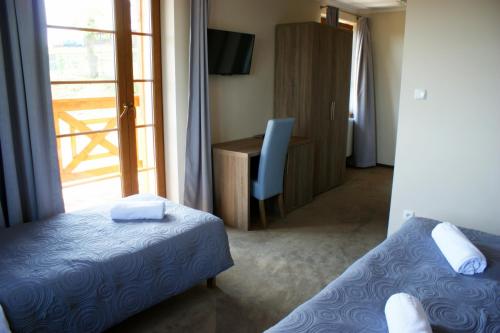 3 twin beds
