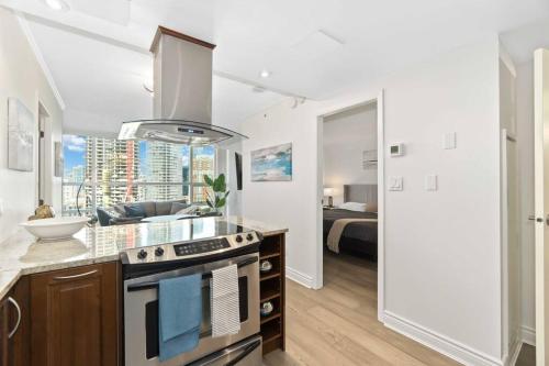2BR Condo with breathtaking view in Downtown! Free parking - 6 sleep in Vancouver, Canada
