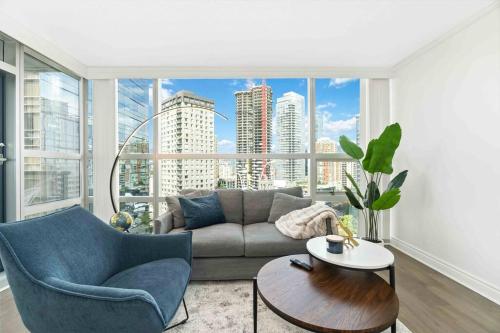 2BR Condo with breathtaking view in Downtown! Free parking - 6 sleep in Vancouver, Canada