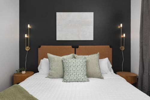 Modern Comfort 8 Beds, 4 Bedroom Walk to Restaurants, Bars, Coffee in Nashville, USA