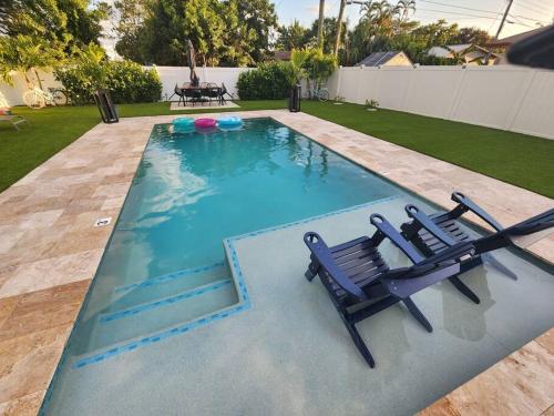 Saltwater pool, FREE beach passes & GREAT location!