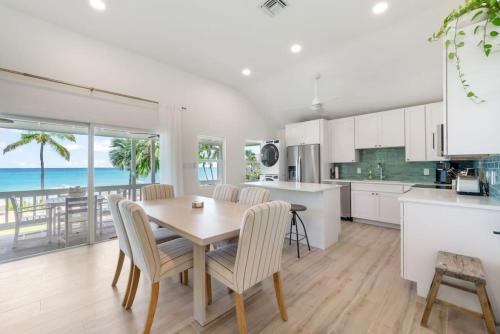 Renovated, Oceanfront 2bd Seven Mile Beach Condo with amazing views, George Town (Foto 3)