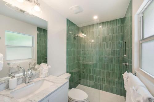 Renovated, Oceanfront 2bd Seven Mile Beach Condo with amazing views, George Town (Foto 4)