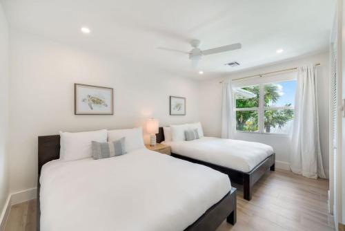 Renovated, Oceanfront 2bd Seven Mile Beach Condo with amazing views, George Town (Foto 5)
