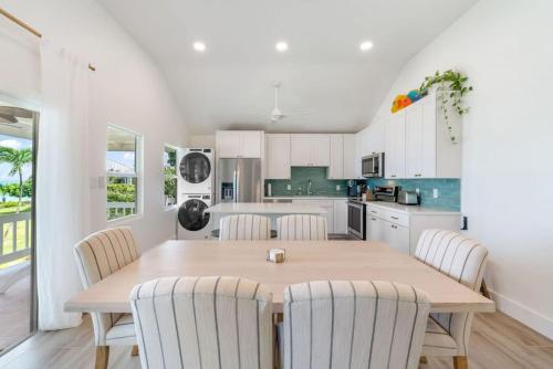 Renovated, Oceanfront 2bd Seven Mile Beach Condo with amazing views, George Town (Foto 7)