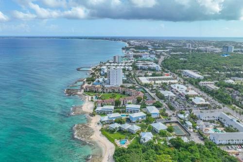 Renovated Oceanfront 2bd Seven Mile Beach Condo with amazing views - image 3