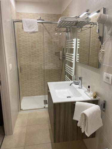 International Beach Hotel Room Type - Standard King Room