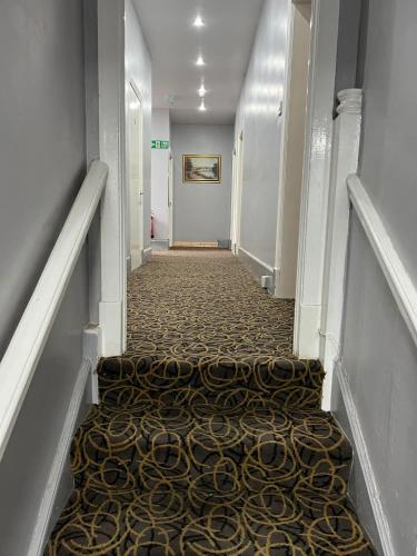 Assheton Arms Hotel - image 9