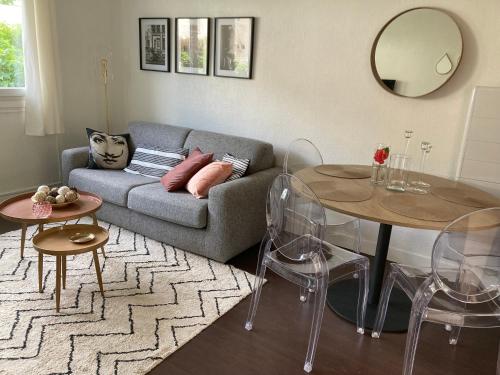 50 m2 T2 au calme, lumineux, confortable, cosy, climatisé, privatif avec parking gratuit et terrasse, Tuluza (zdjęcie 3)