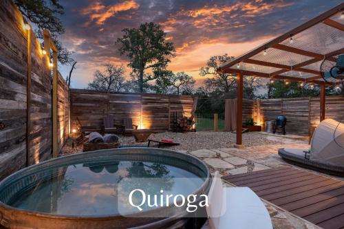 Romantic Tiny Luxury Retreat w sauna, heated pool n outdoor shower in Wimberley 10 acres in Wimberley, USA