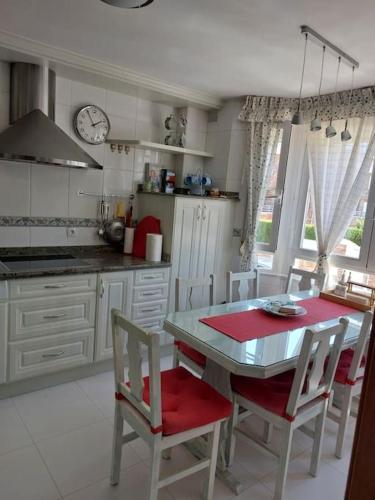廚房, Chalet urbano en Salamanca in 聖瑪爾塔德托爾梅斯